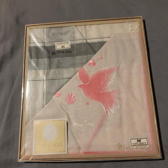 Authentic NINA RICCI Brand new 2 handkerchiefs in a box - Picture 1 of 5